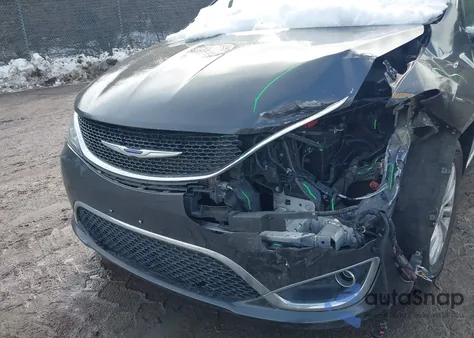 2019 Chrysler Pacifica Touring L z USA, uszkodzony, nr VIN 2C4RC1BG3KR675669